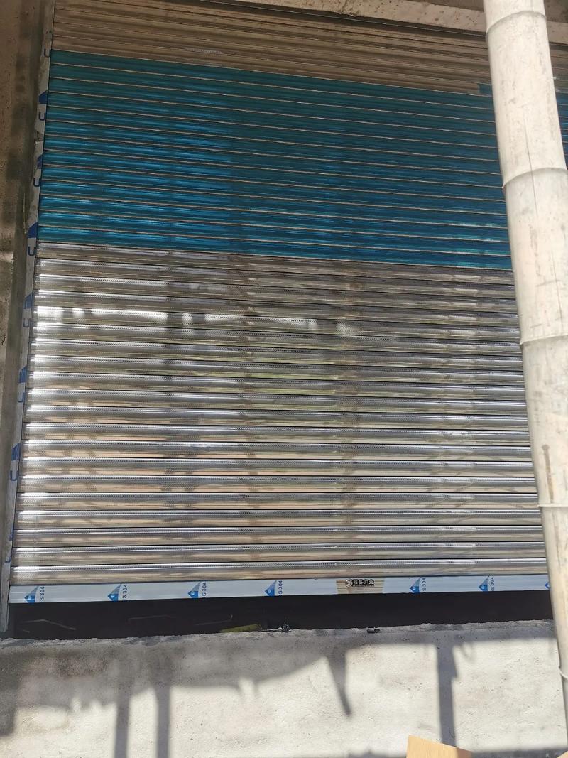 放假了,終于可以休息休息了#電動卷閘門 #支持定做各種尺寸